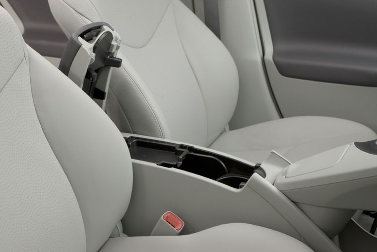 2010 Toyota Prius Center Console Picture / Pic / Image